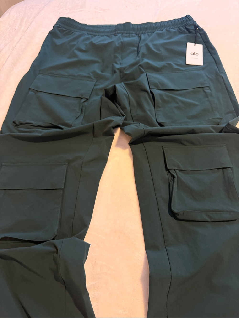 NWT ALO Yoga Cargo Venture Pant Stealth Green Men’s